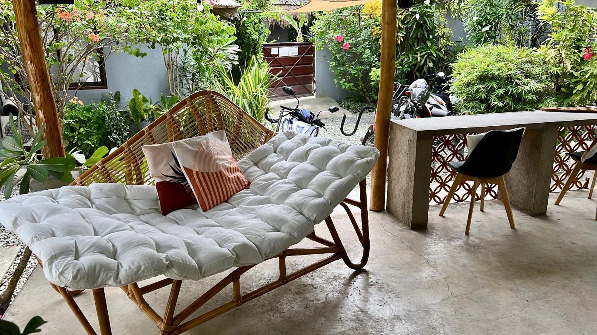 Yay Lodge Siargao, Private Room 1 With Ac & Hot Shower And Fast Starlink Wifi General Luna  Exterior photo